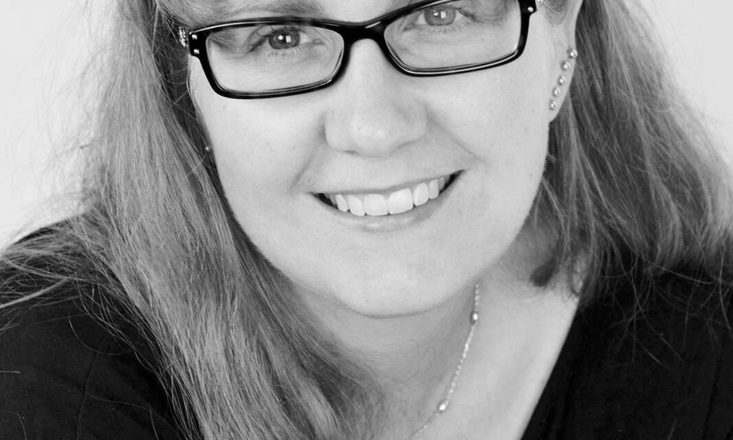 WATCH NOW: Lisa Jayne Irvine joins us in our latest HUB Creative Talk to talk about her podcast, advice for professional artists and MORE!